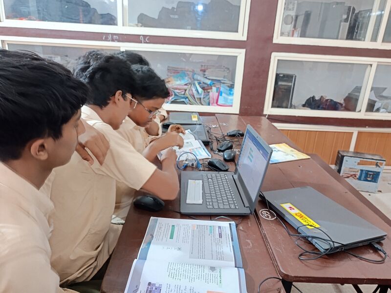 പ്രമാണം:16041 lk training 2025 1.jpg