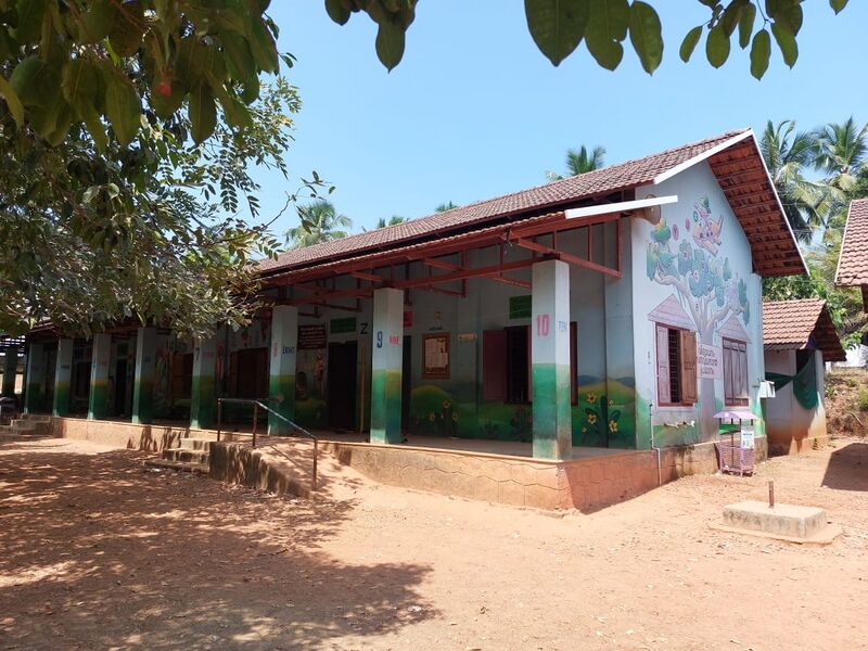 പ്രമാണം:18518-school building.jpg
