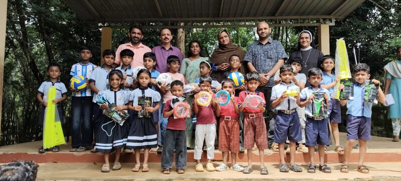 പ്രമാണം:21865-PKD-Goal2026-Sports Kit Distribution.jpg