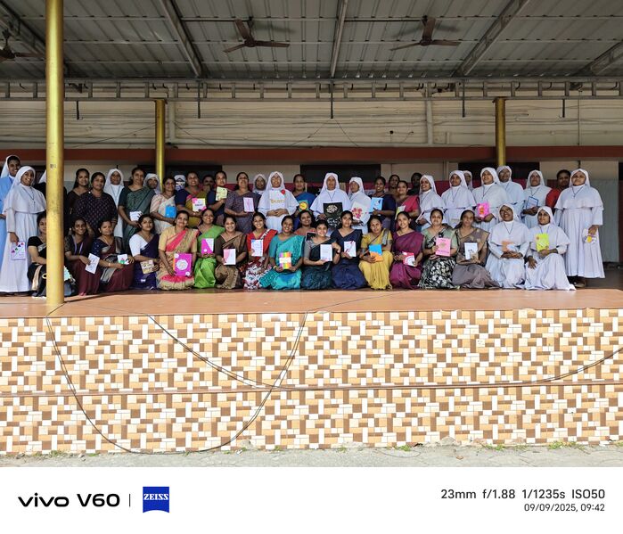 പ്രമാണം:26078-Teachers with Greeting Card-2025.jpg