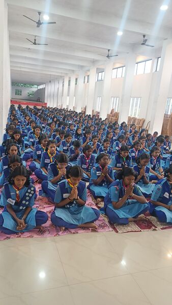 പ്രമാണം:32005 guiding camp.jpg