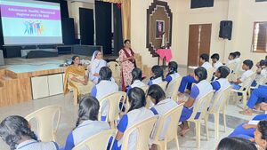 35052 teensclub karuthal 1.jpg