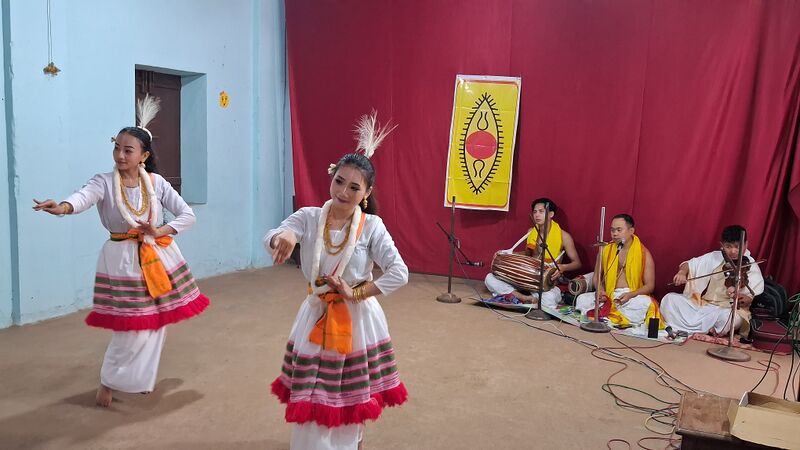 പ്രമാണം:41409 Manipuri dance 1.jpg