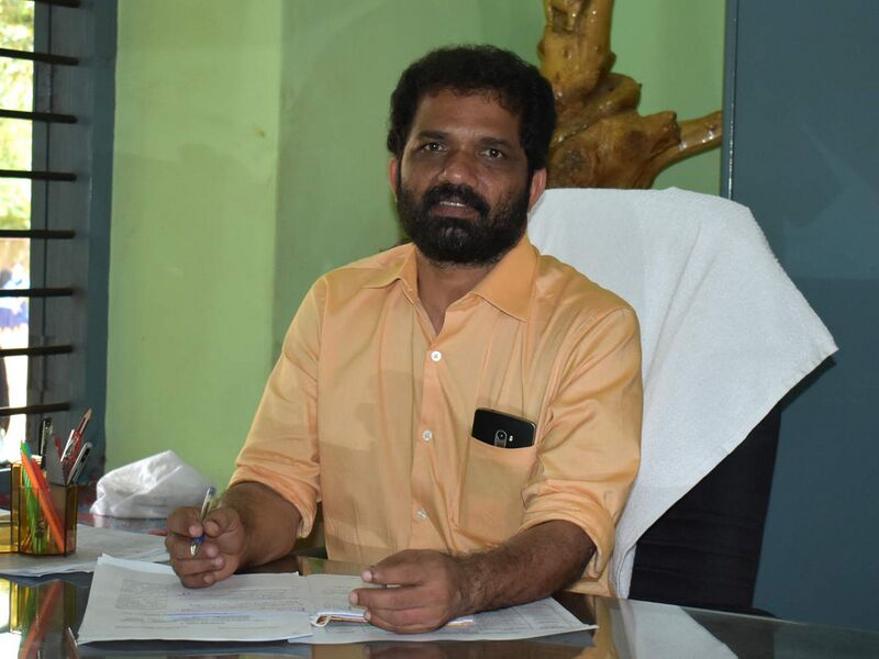 പ്രമാണം:48077-head master.jpg