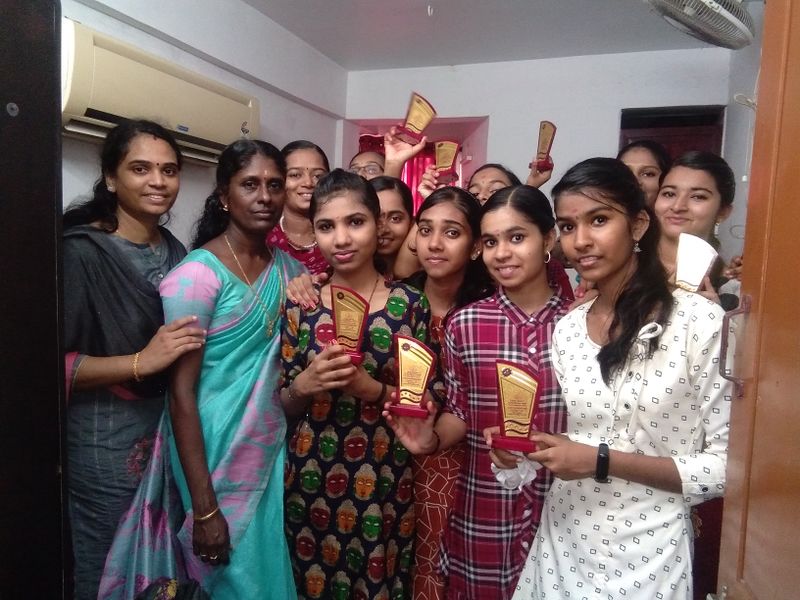 പ്രമാണം:Sanskrit group dance1.jpg