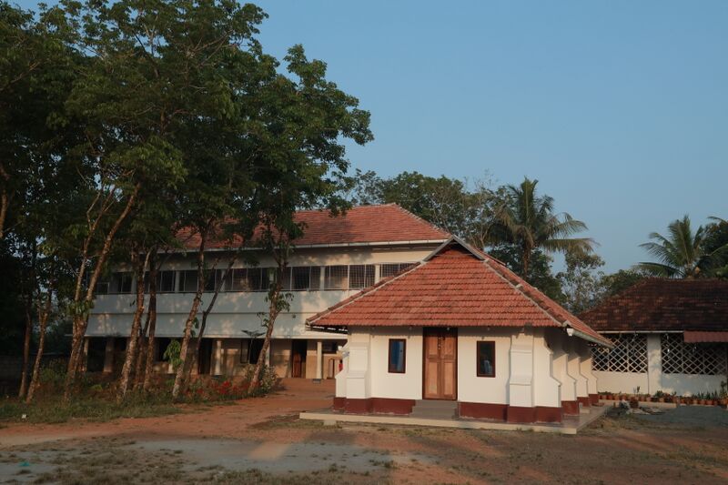 പ്രമാണം:33517 school.JPG