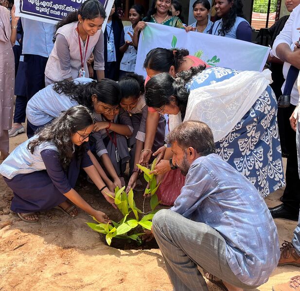 പ്രമാണം:35050 envtday125.jpg