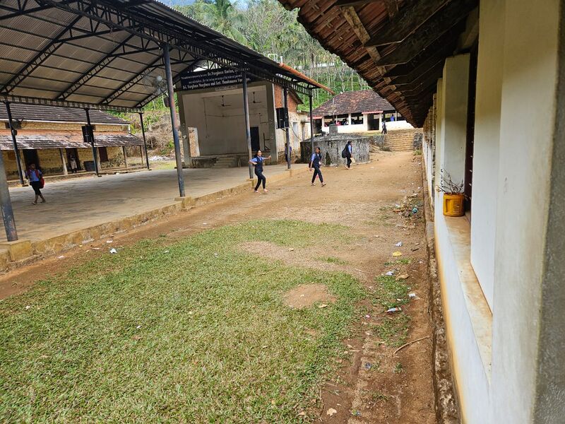 പ്രമാണം:38030 my school1.jpeg