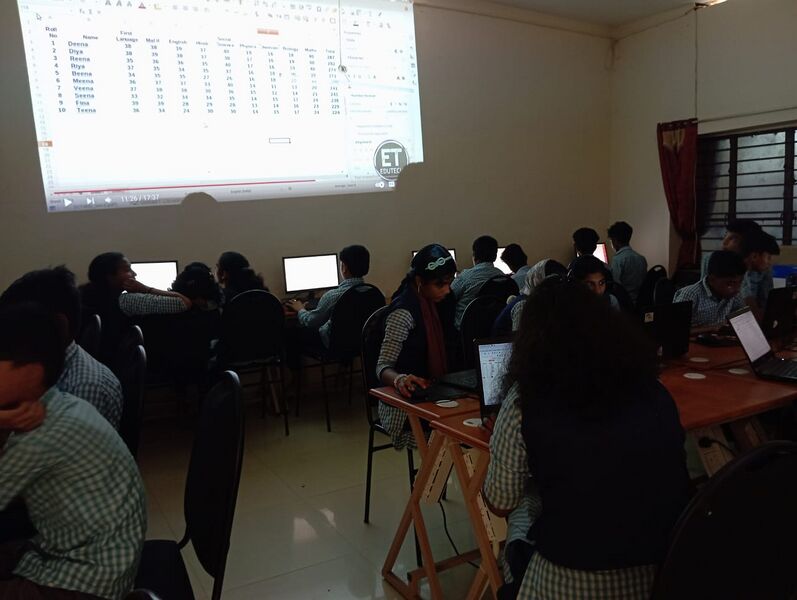 പ്രമാണം:42086 it lab.jpg