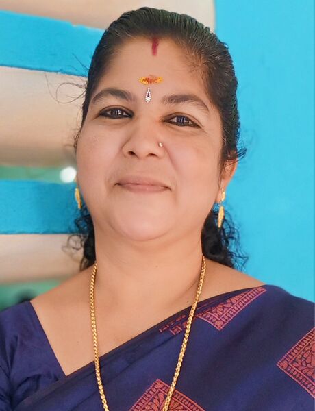 പ്രമാണം:44055 Headmistress sandhya.jpg