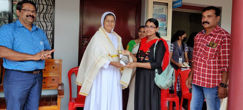 പ്രമാണം:Adhyapaka dinamm.jpg