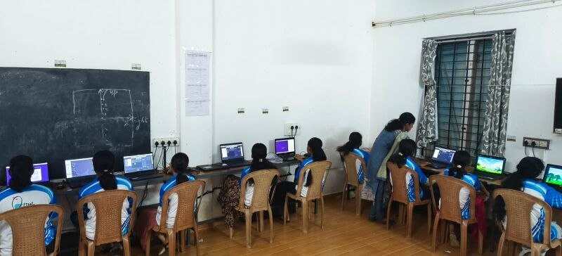 പ്രമാണം:Little kite class room.jpg