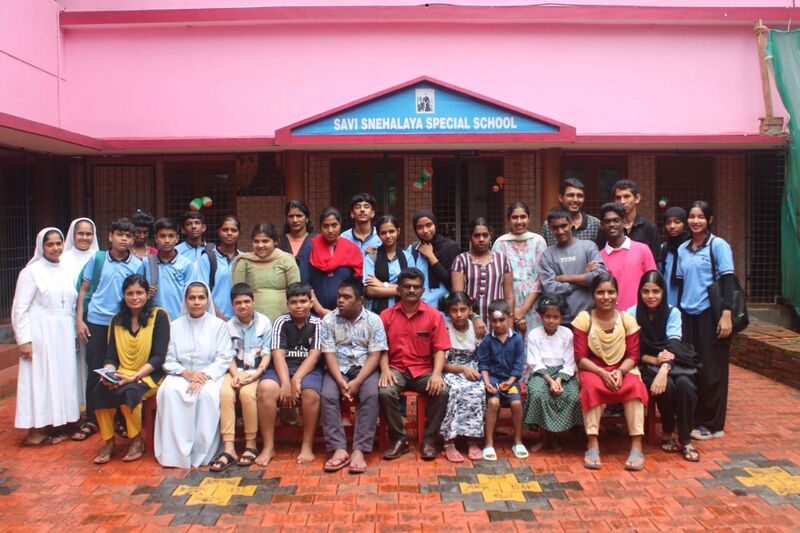 പ്രമാണം:Lk 12050 special3.jpeg