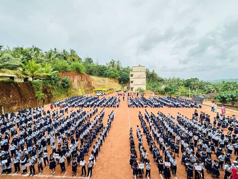 പ്രമാണം:11469 schoolassembly.jpg