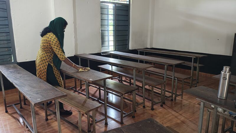 പ്രമാണം:12028-kgd-cleaning26 3.jpg