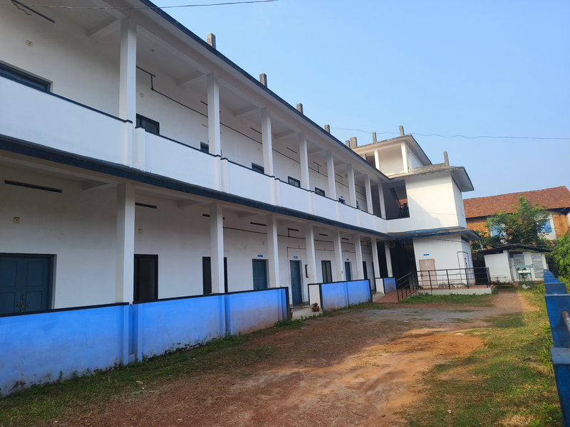 പ്രമാണം:13180 school 2.png
