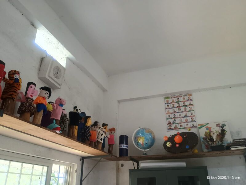 പ്രമാണം:15308class room as a lab.jpg