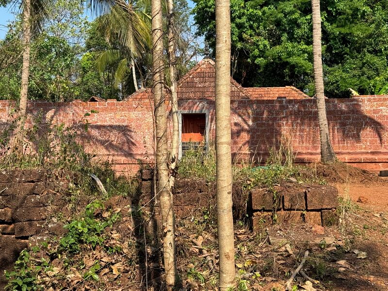 പ്രമാണം:19810 Thonniyil Temple.jpg