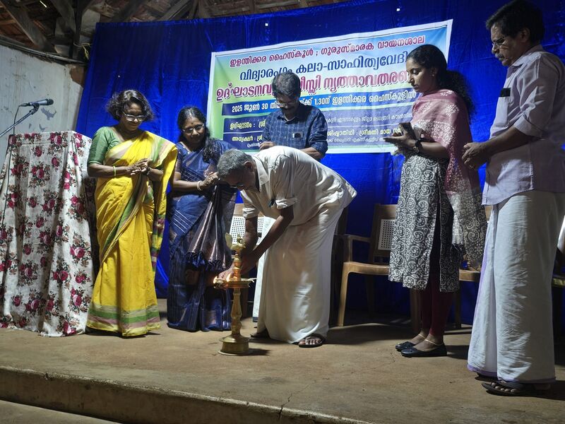 പ്രമാണം:25033 vidyarangam.jpg