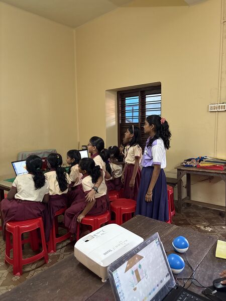 പ്രമാണം:28022 LK UP Trining.jpg