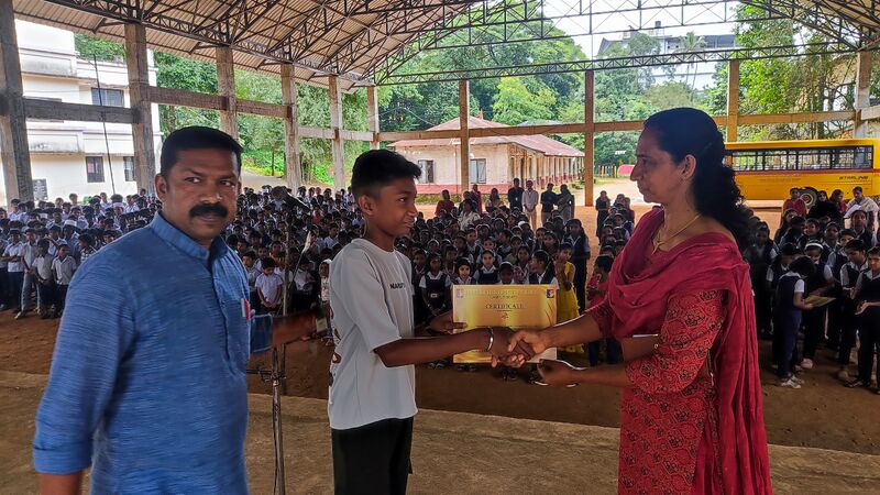 പ്രമാണം:29041 laharivirudha dinam1.jpg