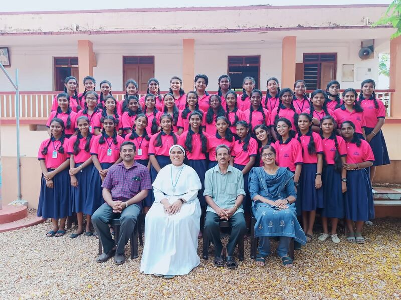 പ്രമാണം:33055 lk21-24.jpg