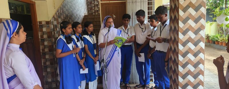 പ്രമാണം:35052 xd magazine 2425 2.jpg