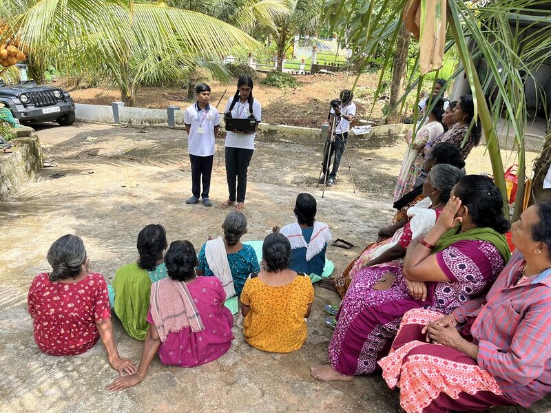 പ്രമാണം:37001-LK Cybersecurity class.jpg