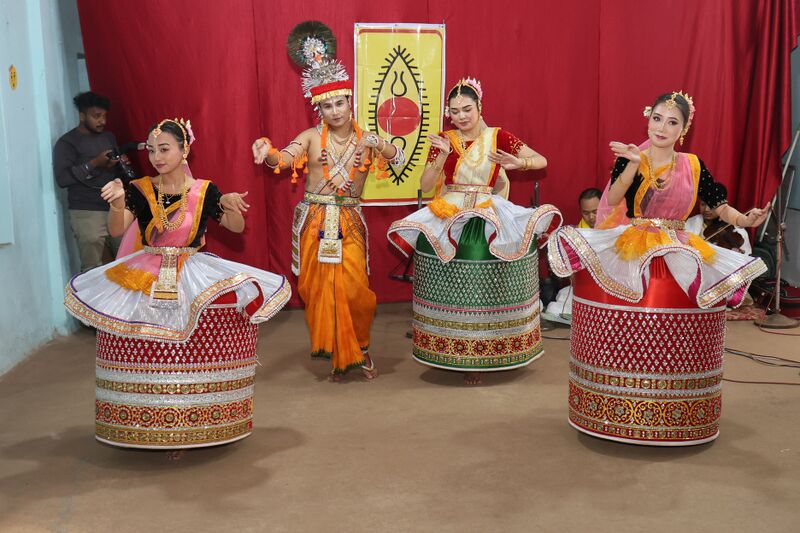 പ്രമാണം:41409 Manipuri dance 19.jpg