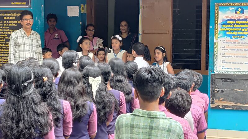 പ്രമാണം:42085 chidrenday-25-1.jpg