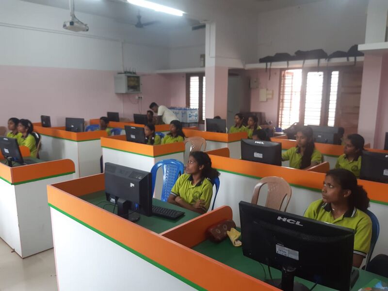 പ്രമാണം:43010 it lab.jpg