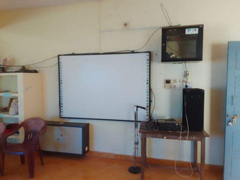 പ്രമാണം:43431smart class.jpeg