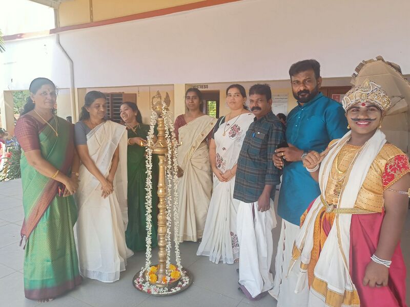 പ്രമാണം:44018 of 4.jpg