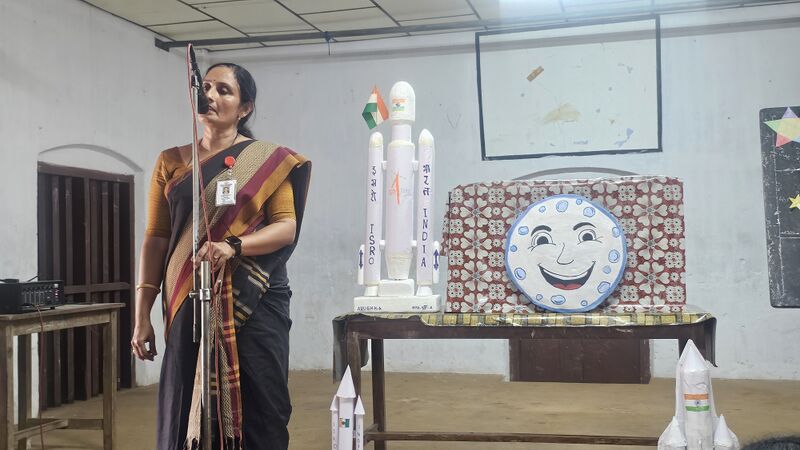 പ്രമാണം:45027 chandra dinam2.jpg