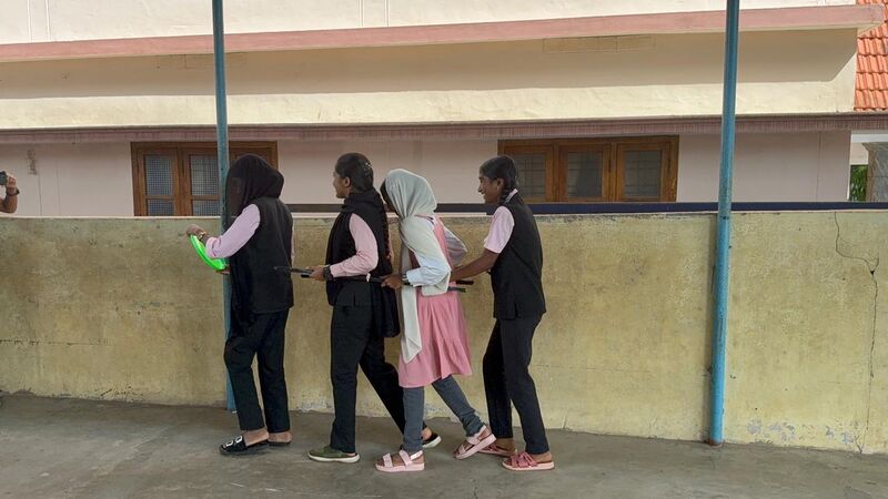 പ്രമാണം:47026-Trafic 9A.jpeg