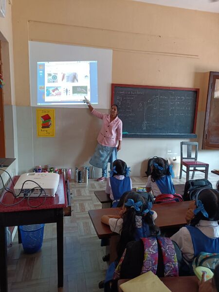 പ്രമാണം:Digital classl. pic 1.jpeg