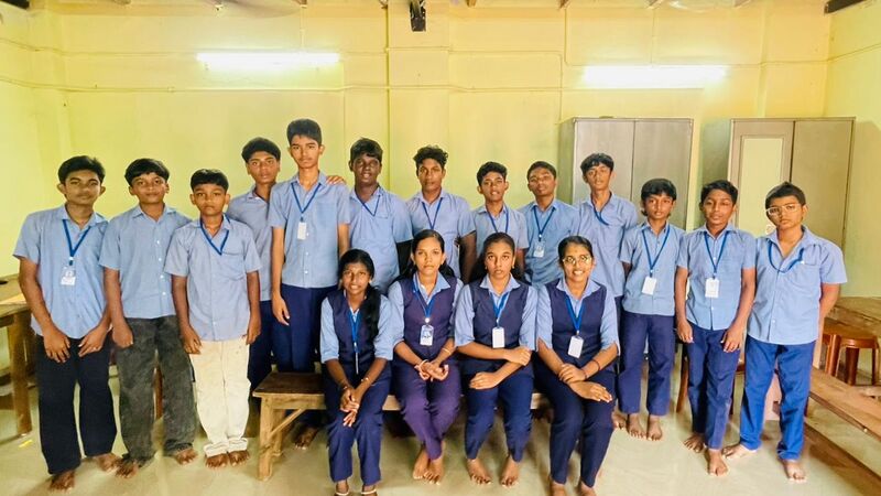 പ്രമാണം:Little kites 2025-28 tmvmhs vettiyar.jpg