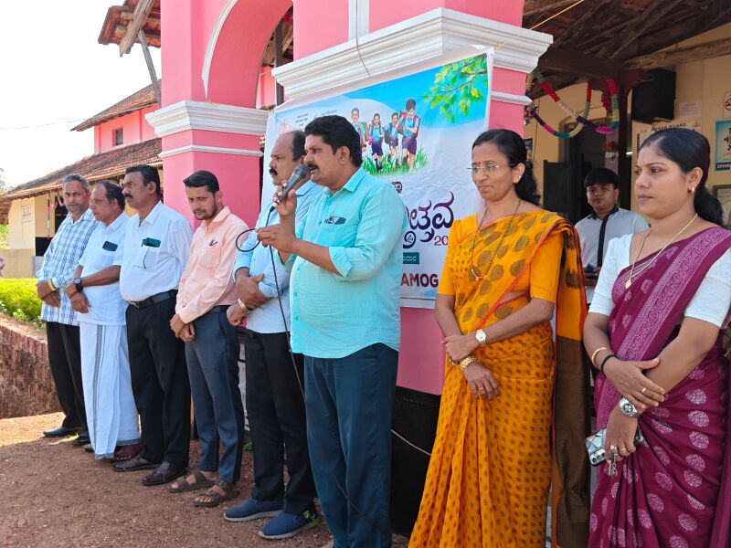 പ്രമാണം:Praveshotsava....jpg