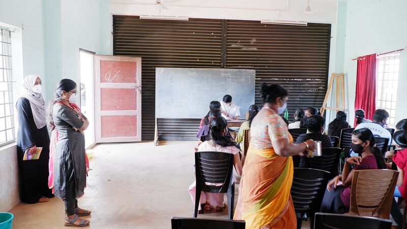 പ്രമാണം:Vaccine 4.resized.jpg