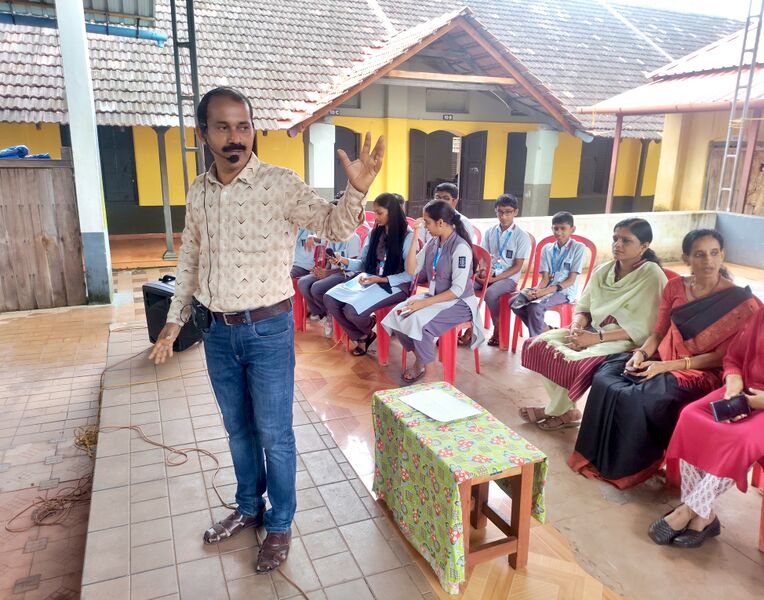 പ്രമാണം:11002- Samvadam.jpg