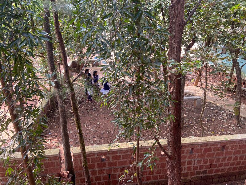 പ്രമാണം:12013 School Campus.jpeg