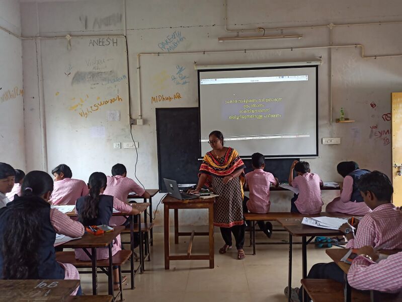 പ്രമാണം:15072 smart class 3.jpeg