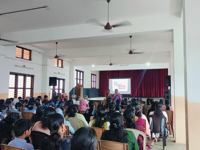 പ്രമാണം:16002 ammaariyan03.jpg