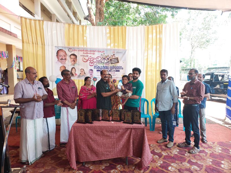 പ്രമാണം:17062 pravesanothsavam7.jpg