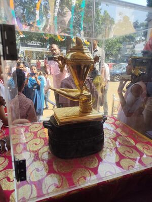 20016 trophy welcoming.jpeg