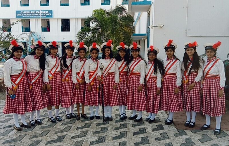 പ്രമാണം:21001 group photo bandset.jpg