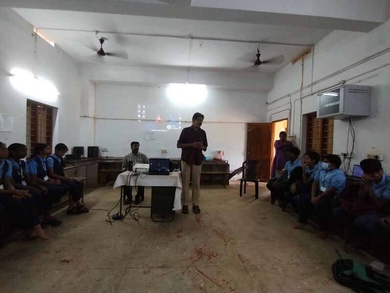 പ്രമാണം:23028 lbsm LK school camp.jpg