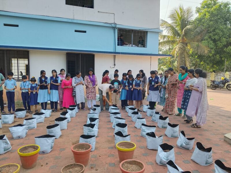 പ്രമാണം:25068 2025-26 harithasena 2.jpg