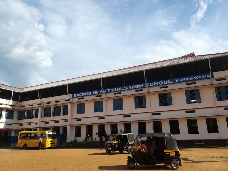 പ്രമാണം:31076SCHOOL MAIN BUILDING.jpg