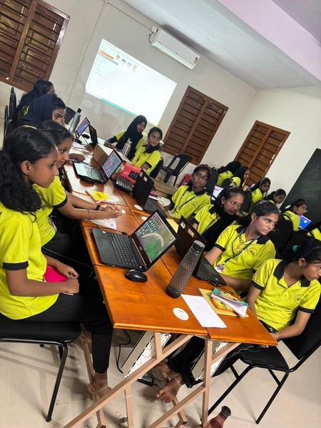 പ്രമാണം:42027 hightech lab.png